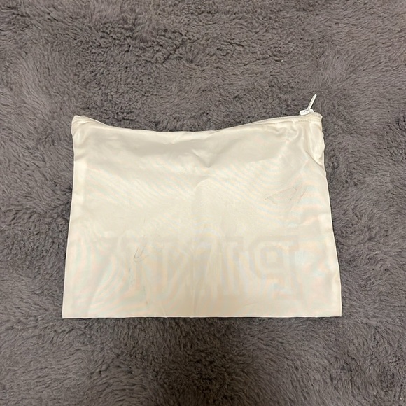 VS PINK zipper pouch - Picture 2 of 3